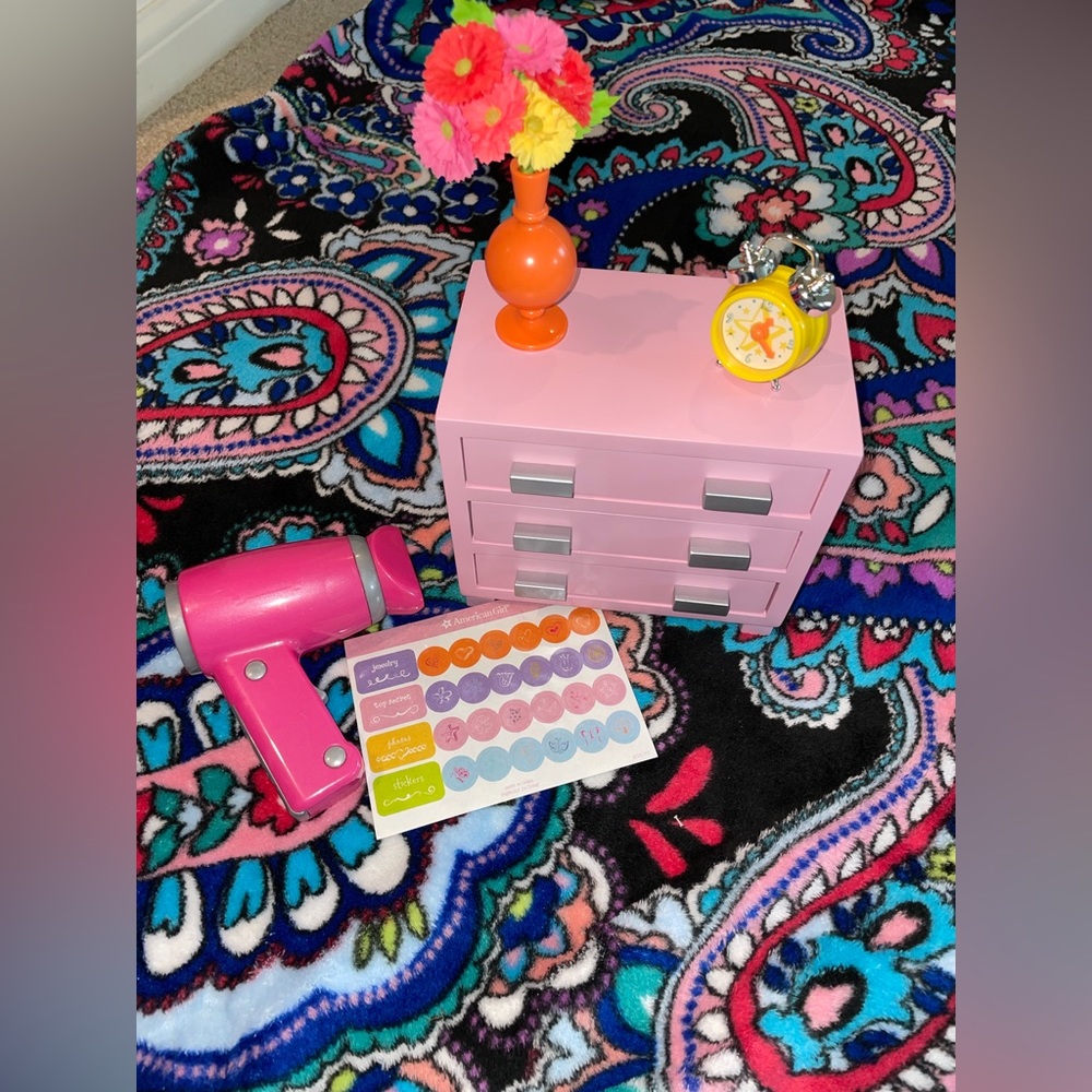 American Girl - Bouquet Nightstand